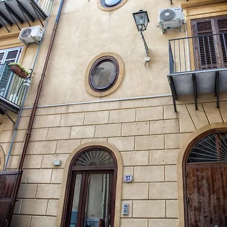 Sol&luna 1909 Tourist Location In Old Town *